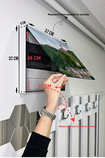 no77decor Кутия за съхранение на предпазители, както и маса с гледка към гора...