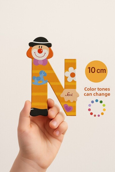 TOYFEST حرف N خشبي مع مهرج - تصميم ملون وممتع (10 سم)