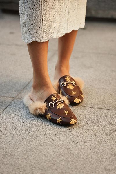 diclepolat Women's Brown Embroidery Detailed Fur Flat Sole Slippers with Bee and Star Pattern