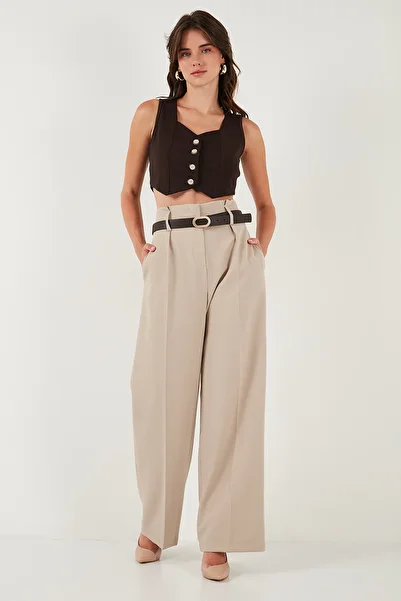 Lela Slim Fit Heart Collar Buttoned Thick Strap Crop Vest Vest 5865497