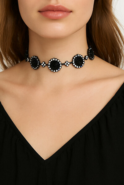 LIVOSH Relief Rose Detail Stone Choker Necklace