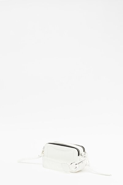 Marc Jacobs Geantă crossbody din piele Snapshot - Alb optic / Argintiu
