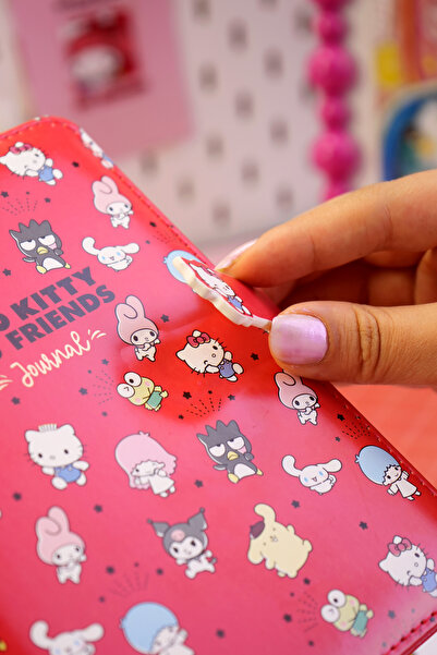 Victoria's Journals Hello Kitty Vegan Deri Mıknatıslı Günlük – 13x18 cm, 224 Sayfa, Özel İç Tasarımlı Defter
