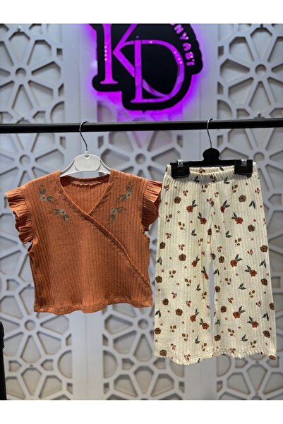 KUMRUNUN DÜNYASI Ribbed T-Shirt and Floral Spanish Leg Pants Girl's Set