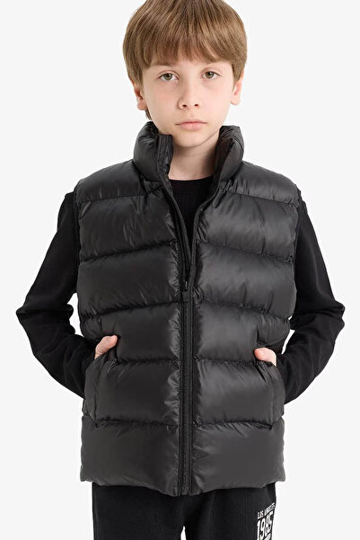 DeFacto سترة D ياقة مرتفعة متوسطة الطول قابلة للنفخ للأولاد باللون الأسود مع ...