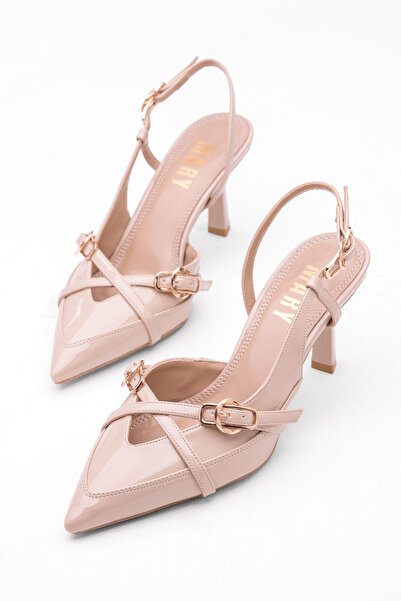 Tasarım حذاء بكعب نسائي من الجلد اللامع بإبزيم أمامي وحزامين