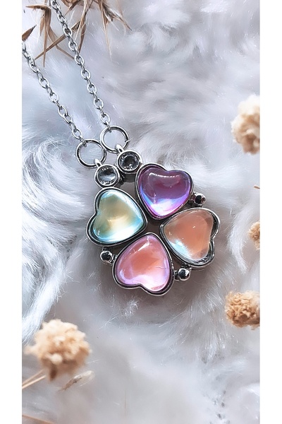 Serenity قلادة نسائية من الفولاذ على شكل زهرة مينكاستر البرسيم