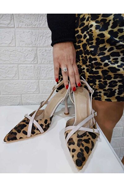 DYG STORE حذاء نسائي بكعب مزدوج بإبزيم ليوبارد