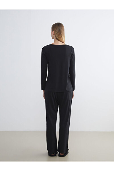 LC Waikiki Create Your Style from Uzg Store |   Crew Neck Floral Women's Pajama Set