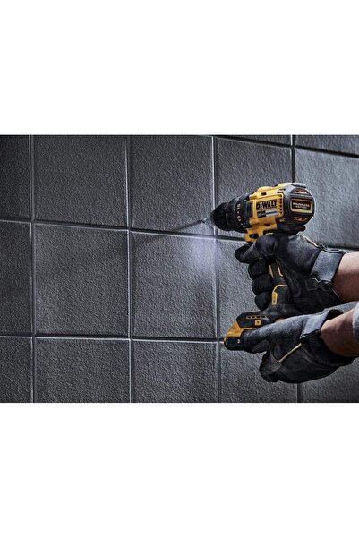 Dewalt مثقاب مطرقي صغير الحجم بدون فرشات 18 فولت مع بطاريتين ليثيوم أيون 1.5 أمبير/ساعة + شاحن في علبة أدوات F