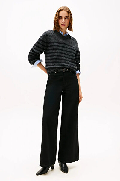 Tommy Hilfiger جينز أسود من الدنيم بتصميم السبعينيات واسع الساق وخصر عالي للن...