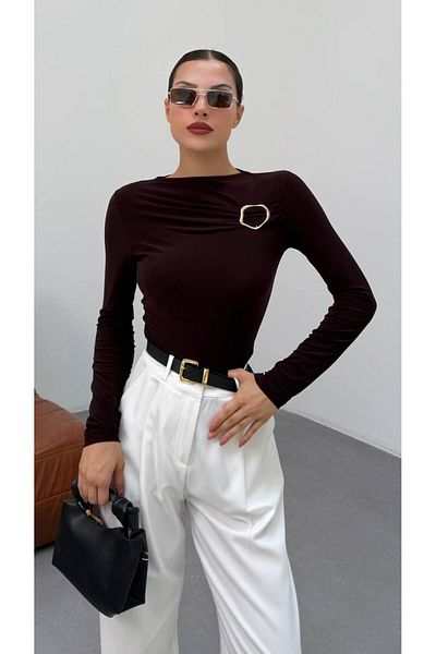 Butik Beyza Sandy Stretchy Blouse with Chest Accessory Detail