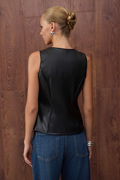 Trendyol Collection Special Collection Black Fitted/Body Fit Buttoned Faux Leather Vest Twoaw26Ye00031