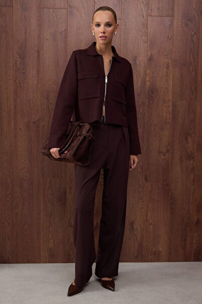 Trendyol Collection Speciální kolekce hnědého pleteného kardiganu z bavlněné směsi s polo výstřihem a detailem kapsy TWOAW26HI00180