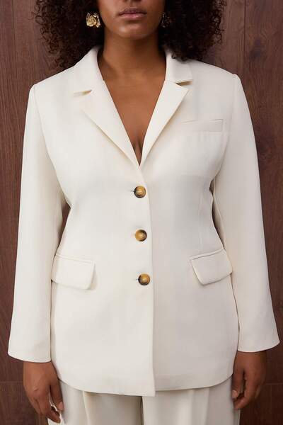 Trendyol Curve Special Collection Ecru Waist-Fitted Plus Size Woven Jacket Tbbaw26Ag00023