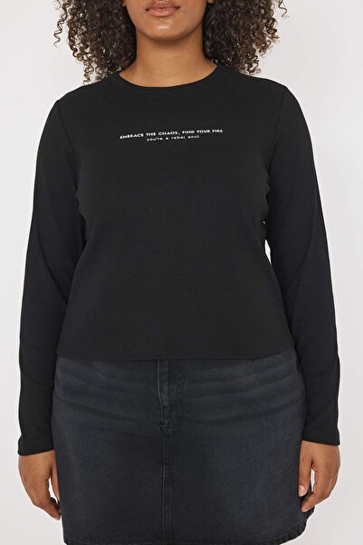 Trendyol Curve Teen Black Slogan Potištěná Bodycon Crop Pružná pletená halenka TBBAW26AF00021