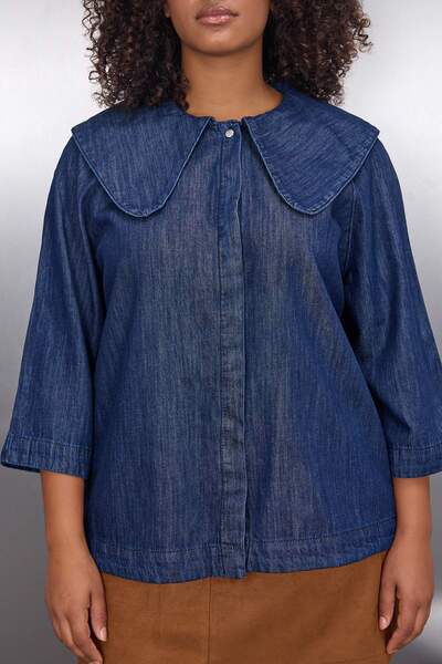 Trendyol Curve Тъмносиня деним риза в голям размер TBBAW26AX00007