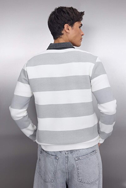 Trendyol Collection Pruhovaná bavlněná mikina s límečkem Polo – Ecru, pravidelný střih TMNAW24SW00240