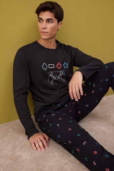 Trendyol Collection Black Regular Game Printed Knitted Pajamas Set Tmnaw24Pt00012