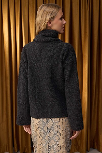 Trendyol Collection Speciální kolekce Antracitová vlněná směs s vláknem na vousy Šálový límec Detailní úpletový svetr TWOAW26KZ00008