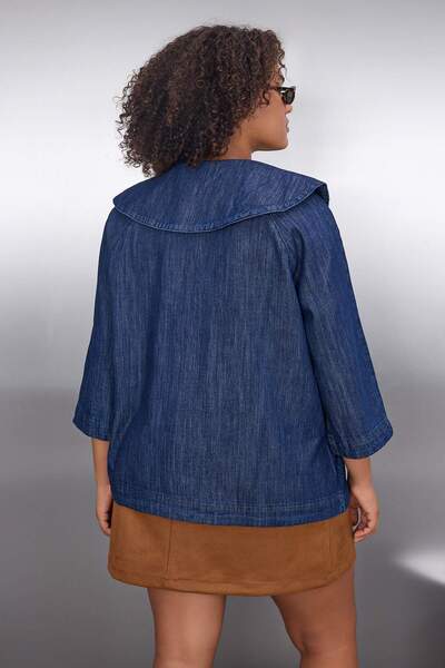 Trendyol Curve Тъмносиня деним риза в голям размер TBBAW26AX00007