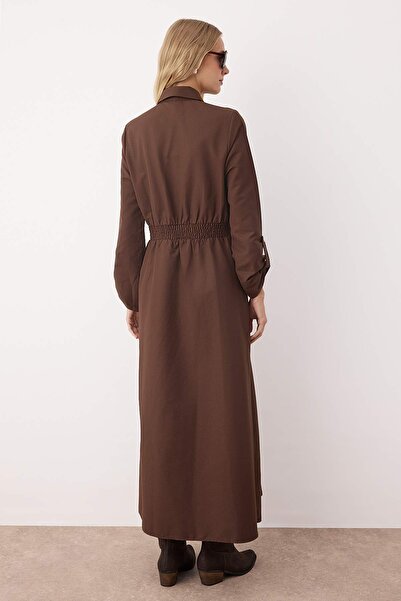 Trendyol Modest Tmavě hnědé šaty Gabardine na zip TCTAW26EB00022