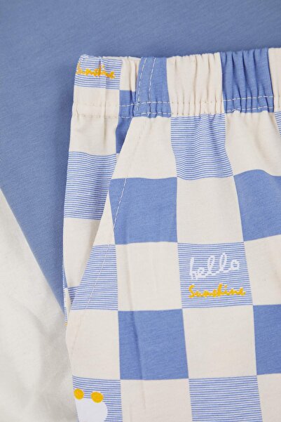 Trendyol Collection Set de pijamale albastre cu mâneci scurte din bumbac cu model în carouri și pantaloni scurți cu imprimeu de rață TMNAW26PT00008