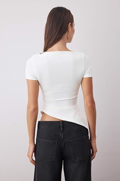 Trendyol Collection Ecru Boat Neck Asymmetrical Body Fitting Stretch Knitted Blouse Twoss25Bz00603