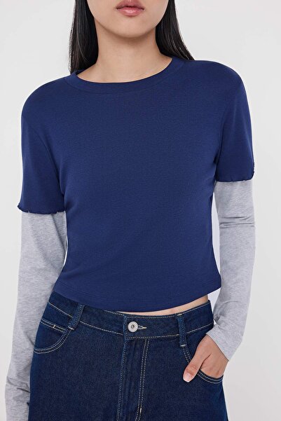 Trendyol Collection Marineblaue, detaillierte, taillierte/figurbetonte Strickbluse mit Rundhalsausschnitt für Teenager TWOAW26BZ00188