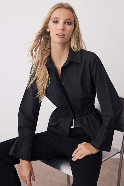 Trendyol Collection Schwarzes, tailliertes, gewebtes Hemd mit gerafftem Detai...