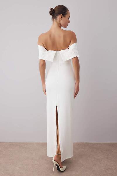 Trendyol Collection Λευκό γιακά Carmen με λουλουδάτο απλικέ Λεπτομερές υφαντό βραδινό φόρεμα βραδινό φόρεμα Mezuiyet TPRSS25AE00107