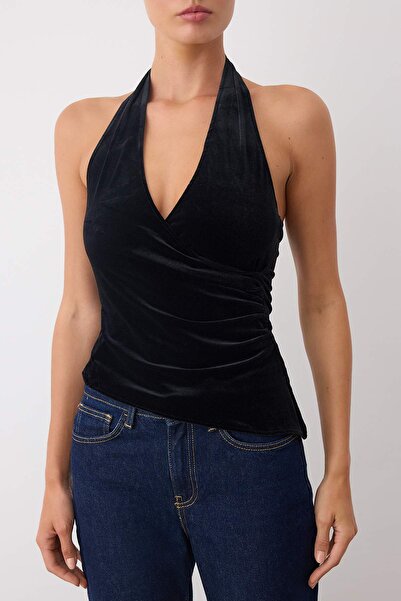 Trendyol Collection Μαύρη βελούδινη μπλούζα για πάρτι με διπλό λαιμόκοψη TPRAW26BZ00031