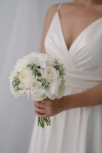 Bioren Kırık Beyaz Şakayık Gelin Buketi