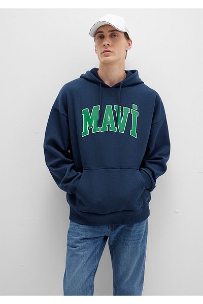 Mavi Mikina s kapucí v tmavě modré barvě s potištěným logem 067149-29743