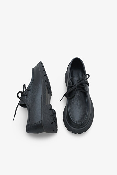 Stella Ежедневни дамски обувки - Черни мокасини от естествена кожа, с дебела подметка и връзки