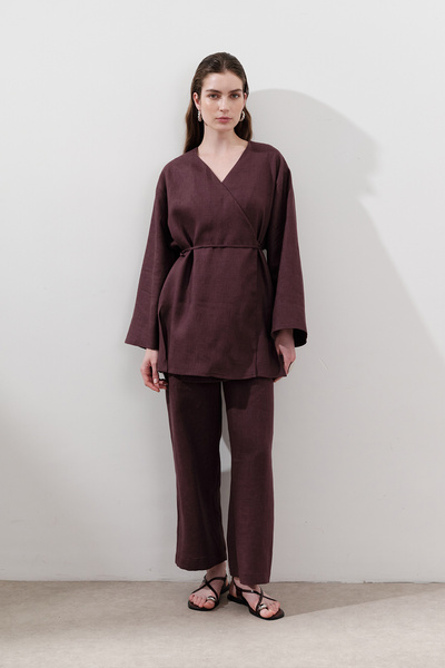 Manuka LEINEN-ZWEI-REIHIGER KIMONO MIT DUNKELBLAUER SCHLÜSSELUNG