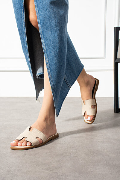 Special Action Women's Summer Flat Sole Comfortable Ratio Model Daily Slippers Suitable for Home and Outdoor Use (Narrow Fit)