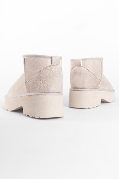 Capone Outfitters Thick Sole Round Toe Furry Short Women's Boots