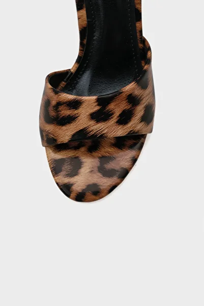 Capone Outfitters Sandale de damă Eira cu vârf rotund cu toc mediu