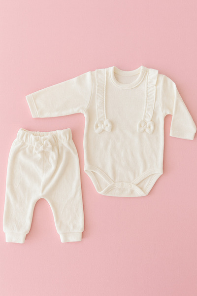 Bond Bestie Baby Velvet Set 2 Piece Newborn Bodysuit & Pants Long Sleeve Bow Detail Velvet Outfit