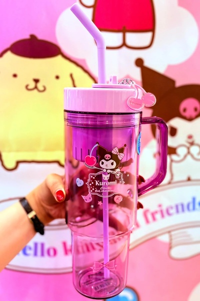 Miniso Sanrio Lisanslı Pipetli Plastik Şişe (1250ml) - Kuromi