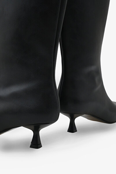 LOJO Női hegyes orrú, oldalsó cipzáras sarkú alkalmi csizma, fekete