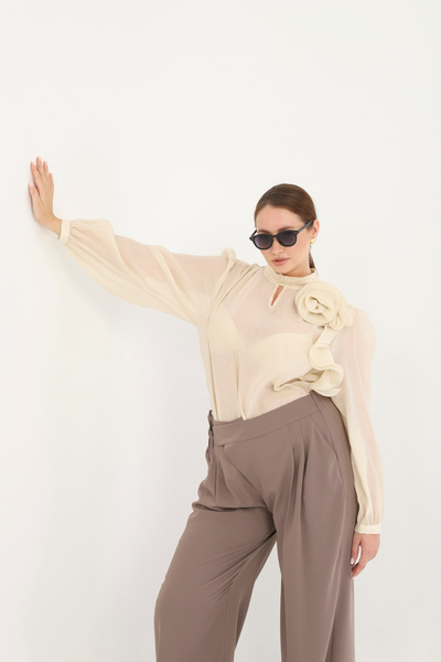 LAMAZONEEXXEN Romantic Rose Ecru Blouse Set