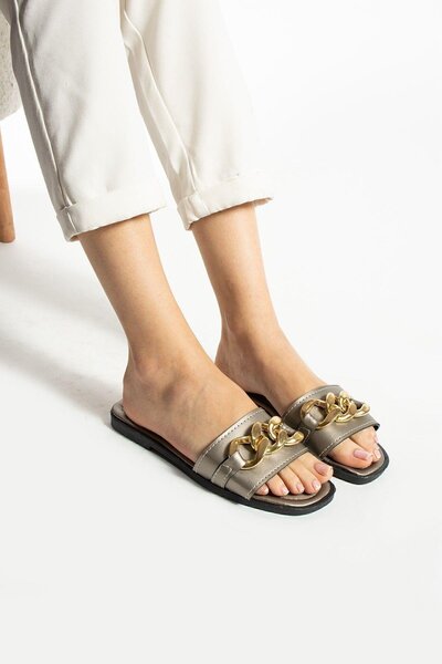 Moda Devrin Platinum Chain Detailed Women's Slippers Outdoor and Home Slippers