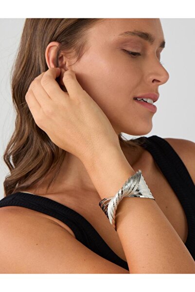 Jimmy Key Silver Color Twist Figured Handcuff Bracelet