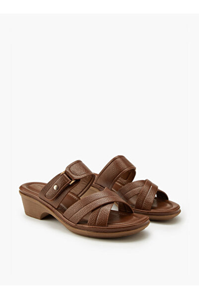 Flora Bella by Shoexpress صنادل سهلة الارتداء بتصميم متقاطع