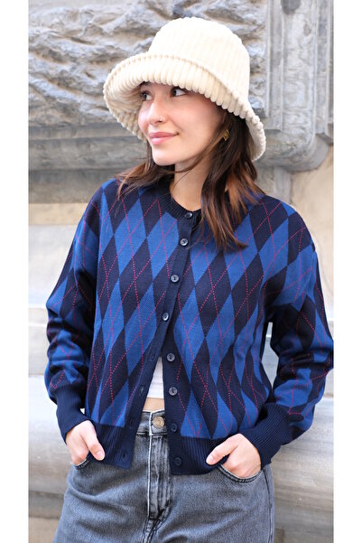 Butik سترة تريكو نسائية من Una Fiaba باللون الأزرق الداكن وياقة الدراجة ونقشة البقلاوة بأزرار