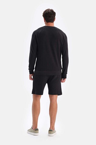 Dagi Black Pocketed Lace-Up Waffle Shorts