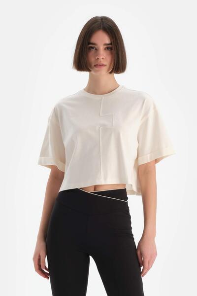 Dagi Tricou ecru Active pentru femei cu detalii pătrate