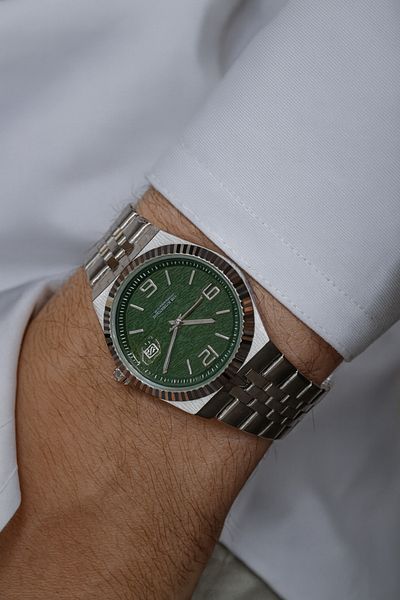 LOOQ Steel Cord with Calendar New Model Men's Wrist Watch A+Quality